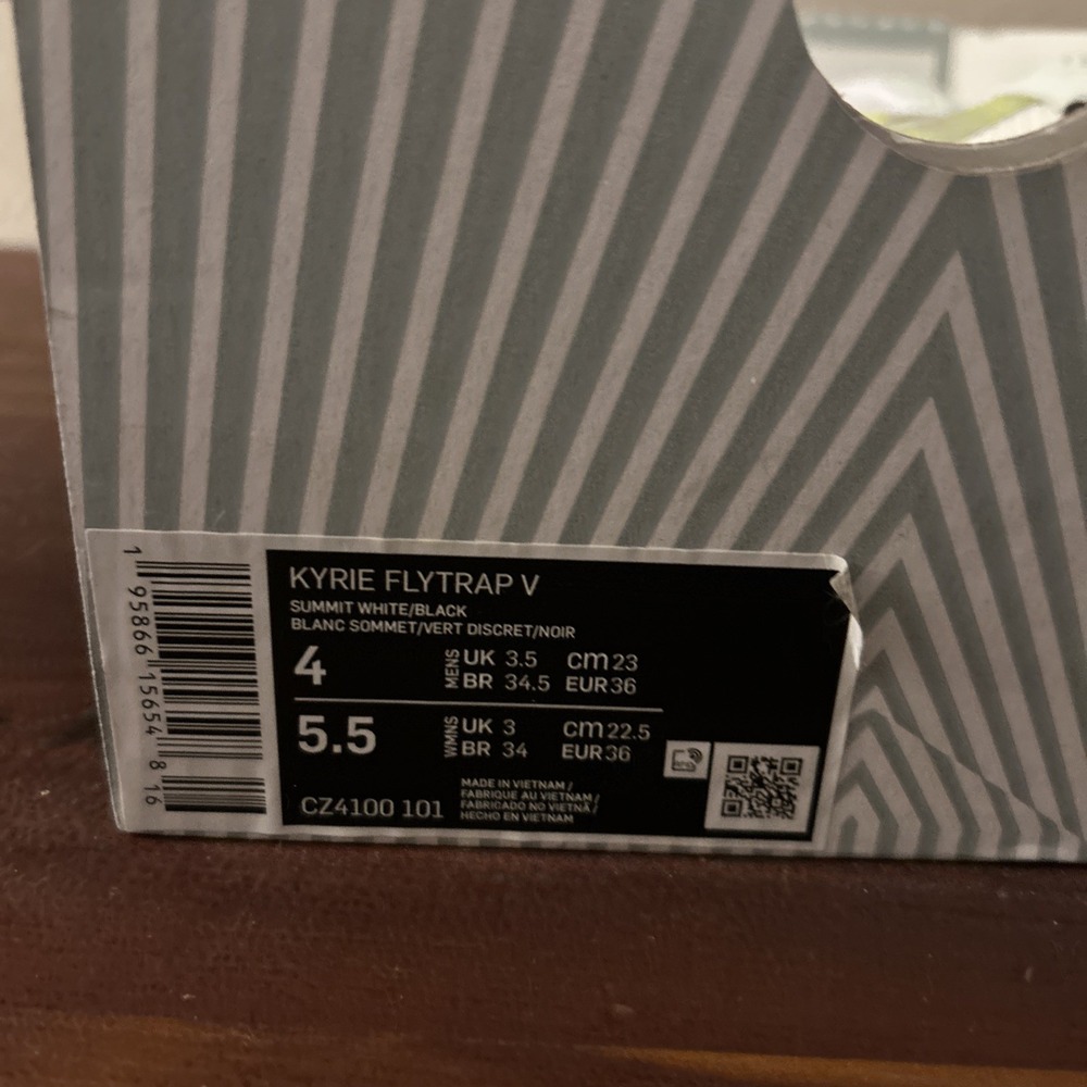 NIKE KYRIE‎ FLYTRAP V SUMMIT WHITE/BLACK SIZE MEN'S 4, Women's 5.5 [CZ4100-101] - Picture 3 of 12